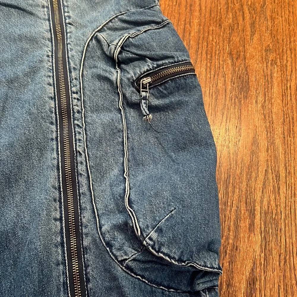 Boutique Cargo Style Jeans With Zippers Down Front Of Legs Size 13 - Picture 8 of 12